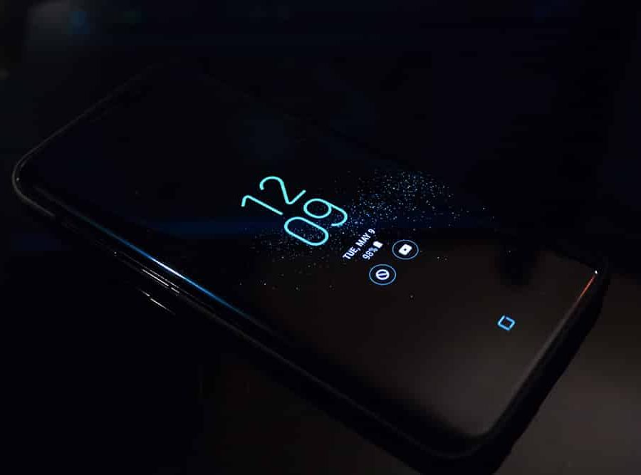 cell-phone-cellphone-dark-404280 cell-phone-cellphone-dark-404280
